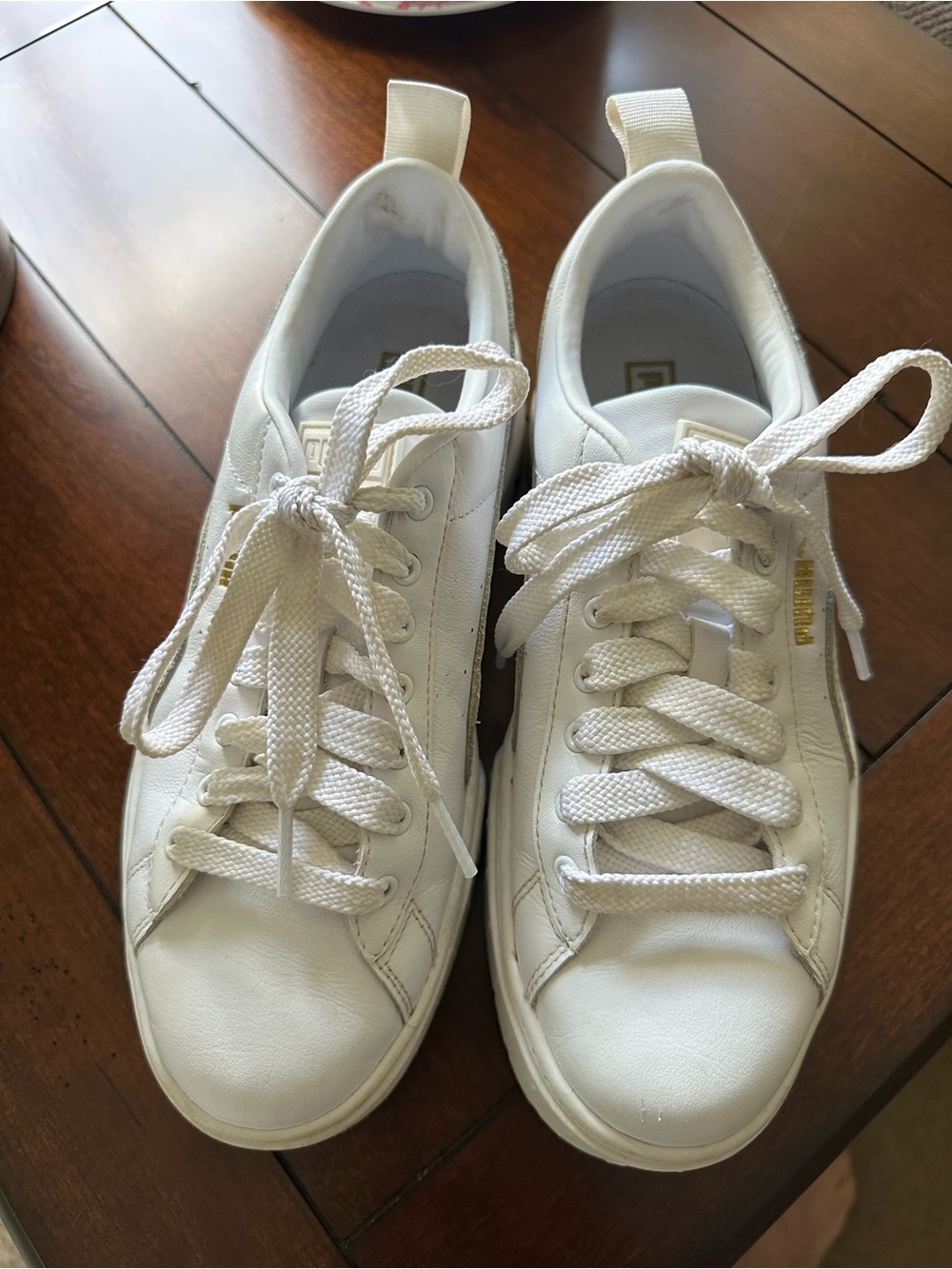 White Puma Women's Low-Top Lace-Up  platform- sneakers Size 7.5 Classic Casual